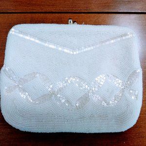 VTG White Beaded Kisslock Clutch with Strap